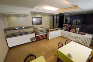 TV a/nebo společenská místnost v ubytování Topkapi Golden Time Hotel