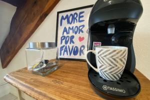 Příslušenství pro přípravu čaje a kávy v ubytování Le Central-Gare-Centre ville-Idéalement situé