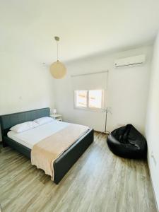 Una cama o camas en una habitación de LimassolStar Etko Area