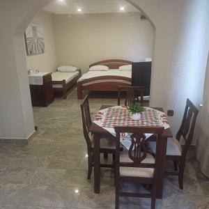 Ένα ή περισσότερα κρεβάτια σε δωμάτιο στο Apartman Blažević