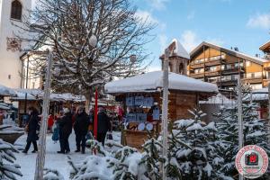 a group of people walking around a market in the snow at Landhaus Antonia in Seefeld in Tirol