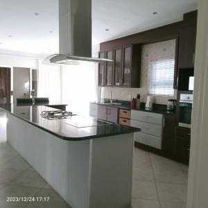 Dapur atau dapur kecil di Sunset Retreat - A home-away-from-home