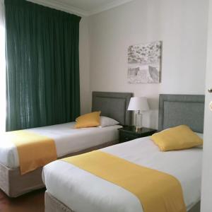 Katil atau katil-katil dalam bilik di Sunset Retreat - A home-away-from-home +35 gambar