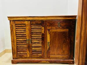 a wooden cabinet sitting on the floor next to a wall at Amarvilas Hotel & Resort in Bharatpur