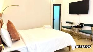 Postel nebo postele na pokoji v ubytování Hạnh Phúc Hotel