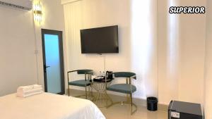 TV a/nebo společenská místnost v ubytování Hạnh Phúc Hotel + 39 fotografií