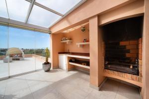 Balkón nebo terasa v ubytování Villa Manuelina - Villa luxuosa com piscina aquecida by DolceStay