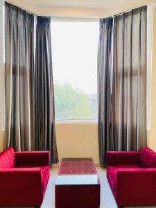 Hotel JMS Grand的休息区