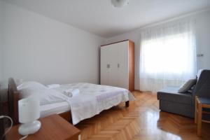 Postel nebo postele na pokoji v ubytování Apartmani Badurina - Maslina