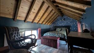 Ένα ή περισσότερα κρεβάτια σε δωμάτιο στο Le Cottage et la Tiny des Cartes - 2 maisons
