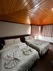 A bed or beds in a room at Gold Corner Hotel