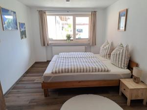 Ένα ή περισσότερα κρεβάτια σε δωμάτιο στο Ferienhaus zum Eibsee