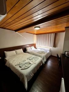 A bed or beds in a room at Gold Corner Hotel