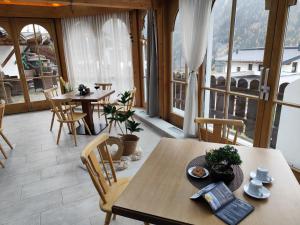 Restauracja lub miejsce do jedzenia w obiekcie Pitztal Living Apartments