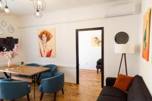 a living room with a table and chairs and a mirror at Art Home Eger in Eger