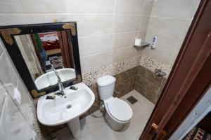 Koupelna v ubytování Venus Hotel Luxor 日本人 大歓迎 + 37 fotografií