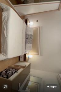 Madīnat ash ShurūqにあるPanorama Elsherouk Furnished 2 bedroom apartmentのギャラリーの写真