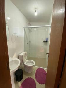 Et badeværelse på Casa de praia com piscina