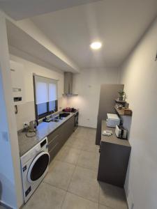 Kuchyň nebo kuchyňský kout v ubytování Departamento entero Nuevo en Mendoza