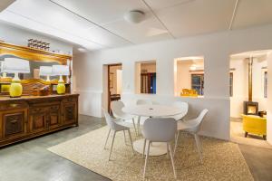 a dining room with a white table and chairs at Aardvark Bioreserve in Ladismith