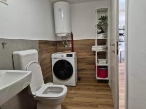 Zdjęcie z galerii obiektu Apartments Maržić w mieście Pag
