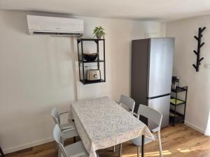 Kuchnia lub aneks kuchenny w obiekcie Apartments Maržić