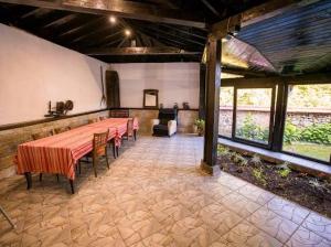 Fotografie z fotogalerie ubytování Къщи за гости БОЯДЖИКА v destinaci Tŭzha
