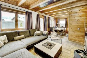 Posezení v ubytování Chalet Dacha mit finnischer Sauna