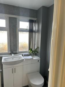 Koupelna v ubytování Sark drive Serenity-Cosy 3BR House in Birmingham