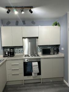 Kuchyň nebo kuchyňský kout v ubytování Sark drive Serenity-Cosy 3BR House in Birmingham