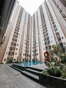 Бассейн в 2BR+, Apartement Sudirman Bandung или поблизости