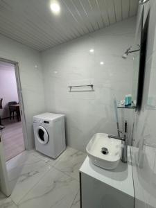 Koupelna v ubytování Cozy apartment in Alvina complex + 11 fotografií