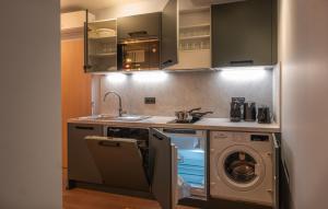 Η κουζίνα ή μικρή κουζίνα στο West Paris Suite +2 φωτογραφίες