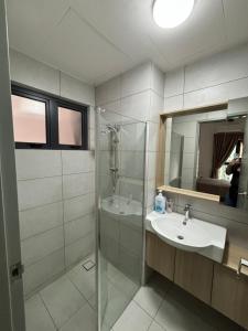 Afbeelding uit fotogalerij van Cozy House in Batu Kawan +8 foto's