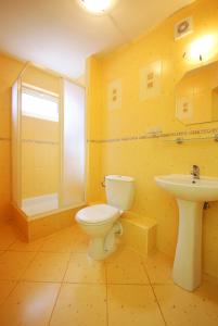 a bathroom with a toilet and a sink at Willa Mona in Międzywodzie +35 photos