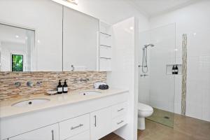Bagno di Sunhaven Palm Cove 3 Bedroom House with Pool, AC & Free Parking