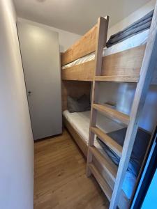 a bunk bed in a room with a bunk bed in a room at Alpen Studio Ellmau III in Ellmau