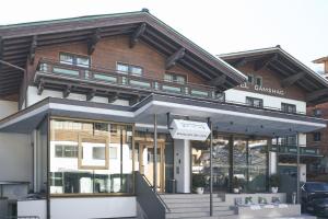 budynek z znakiem przed nim w obiekcie Hotel Gamshag w Saalbach Hinterglemm