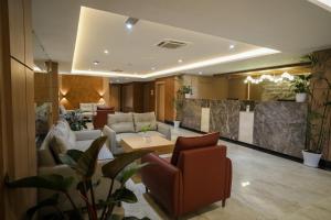 Area tempat duduk di Siddhartha Hotel Damauli
