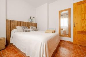 Ένα ή περισσότερα κρεβάτια σε δωμάτιο στο Alzeina, casa con mucho encanto a 300mtr de la playa