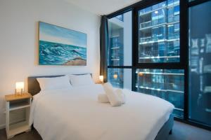 Postel nebo postele na pokoji v ubytování Ultimate Comfort - Modern 3BR Apt with Pool and Gym + 19 fotografií