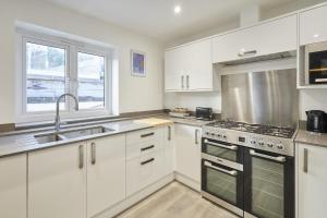Dapur atau dapur kecil di Host & Stay - Harrow Bothy