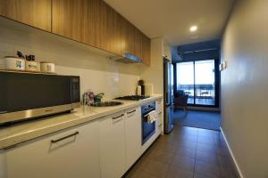 Kuchyň nebo kuchyňský kout v ubytování Central Escape @ Adelaide CBD