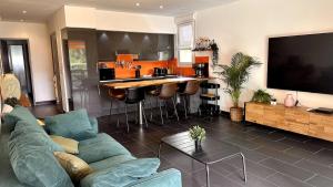 TV a/nebo společenská místnost v ubytování 086 -LES INCAS -T3 -Centre ville- Parking