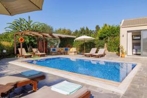 Swimmingpoolen hos eller tæt på Villa Oras Corfu Anastasia by Villa Plus