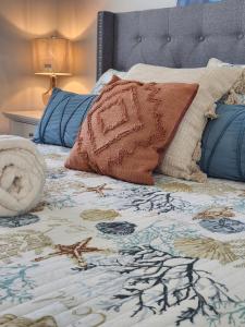 Ένα ή περισσότερα κρεβάτια σε δωμάτιο στο Breeze at Barkers +5 φωτογραφίες