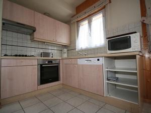 Kuchyň nebo kuchyňský kout v ubytování Confortable appartement 5 pièces avec WiFi et parking, 4 ch, près des remontées à Châtel - FR-1-676-138 + 5 fotografií