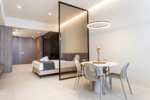 a bedroom with a bed and a table and chairs at North Station PEN-SUITES in Valencia