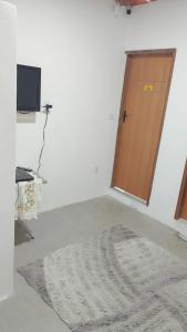 Μια τηλεόραση ή/και κέντρο ψυχαγωγίας στο Hostel Casa Lopes em Itapuã