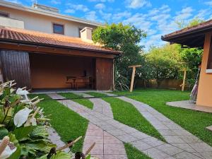 En have udenfor Casa espaçosa e acolhedora em Garopaba